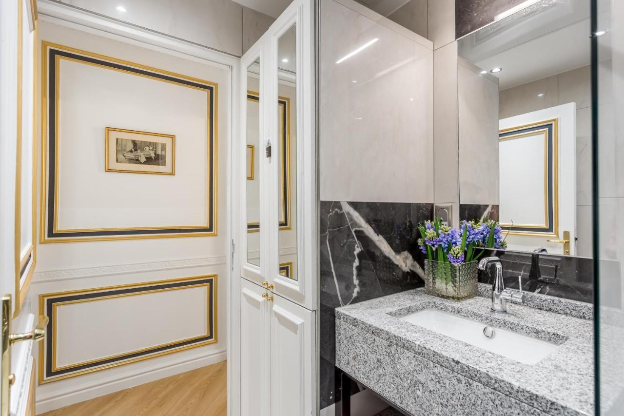 Luxury 4 Bedroom 2.5 Bathroom Apartment - Champs Elysees - With Ac París Exterior foto